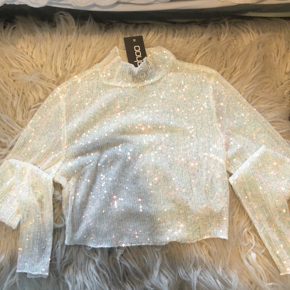 Sequenced long sleeve crop top